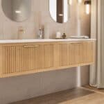 Hangend naturel eiken badkamermeubel 120 cm met één lade en dubbele mat beige mineraalstenen wastafel