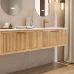 Hangend naturel eiken badkamermeubel 120 cm met twee lades en dubbele mat beige mineraalstenen wastafel
