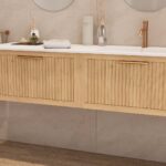 Hangend naturel eiken badkamermeubel 120 cm met twee lades en dubbele mat beige mineraalstenen wastafel