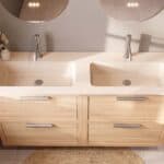 Modern naturel eiken badkamermeubel 140 cm met twee lades en mat witte mineraalstenen wastafel