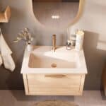 Modern naturel eiken badkamermeubel 70 cm met één lade en mat witte mineraalstenen wastafel