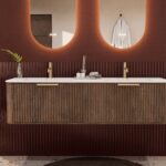 Rond hangend donker eiken badkamermeubel 160 cm met groevenfront en dubbele mat witte solid surface wastafel