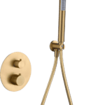 Thermostatische inbouwdoucheset in geborsteld goud met PVD-coating, voorzien van een hoofddouche van Ø25 cm en een losse handdoucheset. Uitgevoerd met plafondaansluiting. Verkrijgbaar in 6 kleuren en geleverd met 5 jaar garantie. Kenmerkend voor de T