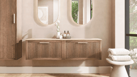 Hangend donker eiken badkamermeubel 160 cm met één lade en limestone blad met witte waskom