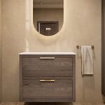 Hangend modern badmeubel 80 cm in naturel eiken met dubbele lade en solid surface met witte waskom