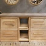 Landelijk massief eiken badkamermeubel 160 cm met schappenpakket, beton beige wastafelblad en 2 waskommen