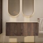 Rond hangend donker eiken badkamermeubel 120 cm met afgeronde hoeken en mat beige blad met twee waskommen