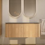 Rond hangend naturel eiken badkamermeubel 120 cm met vlak front en granieten blad met twee waskommen