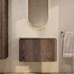 Rond hangend donker eiken badkamermeubel 80 cm met afgeronde hoeken en mat beige blad met witte waskom