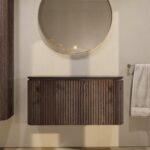 Rond hangend donker eiken badkamermeubel 100 cm met afgeronde hoeken, groevenfront en granieten blad