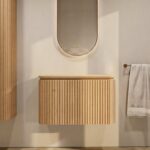 Rond hangend naturel eiken badkamermeubel 80 cm met afgeronde hoeken, groevenfront en eiken wastafelblad