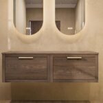 Modern naturel eiken badkamermeubel 140 cm met enkele lade, vlak front en massief eiken blad met witte waskom