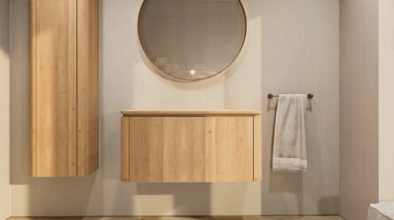 Rond hangend naturel eiken badkamermeubel 100 cm met afgeronde hoeken en eiken blad met witte waskom