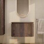 Rond hangend donker eiken badkamermeubel 80 cm met afgeronde hoeken, vlak front en eiken wastafelblad