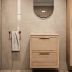 Hangend donker eiken badkamermeubel 60 cm met dubbele lade en marmer blad met witte waskom