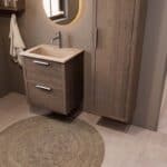 Modern donker eiken badkamermeubel 60 cm met twee lades en Mat Beige mineraalstenen wastafel