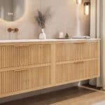 Hangend naturel eiken badkamermeubel 160 cm met één lade en dubbele mat witte mineraalstenen wastafel
