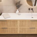 Hangend naturel eiken badkamermeubel 160 cm met twee lades en dubbele mat witte mineraalstenen wastafel