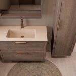 Modern donker eiken badkamermeubel 100 cm met twee lades en Mat Beige mineraalstenen wastafel