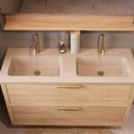 Hangend naturel eiken badkamermeubel 120 cm met twee lades en dubbele Mat Beige mineraalstenen wastafel
