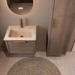 Modern donker eiken badkamermeubel 60 cm met één lade en Mat Beige mineraalstenen wastafel