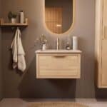 Modern naturel eiken badkamermeubel 70 cm met één lade en Mat Beige mineraalstenen wastafel