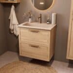Modern naturel eiken badkamermeubel 70 cm met twee lades en Mat Beige mineraalstenen wastafel