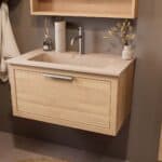 Modern naturel eiken badkamermeubel 80 cm met één lade en Mat Beige mineraalstenen wastafel