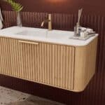 Rond naturel eiken badkamermeubel 100 cm met groevenfront en mat witte solid surface wastafel