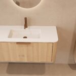Rond naturel eiken badkamermeubel 100 cm met vlak front en mat witte solid surface wastafel