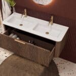 Rond donker eiken wastafelmeubel 120 cm met groevenfront en dubbele mat witte solid surface wastafel