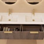 Rond donker eiken badkamermeubel 140 cm met vlak front en dubbele mat witte solid surface wastafel