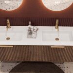 Rond hangend donker eiken badkamermeubel 160 cm met groevenfront en dubbele mat witte solid surface wastafel