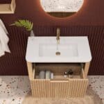 Rond hangend naturel eiken badkamermeubel 80 cm met groevenfront en mat witte solid surface wastafel