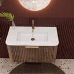 Rond hangend donker eiken badkamermeubel 80 cm met groevenfront en mat witte solid surface wastafel