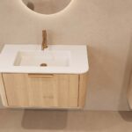 Rond hangend naturel eiken badkamermeubel 80 cm met vlak front en mat witte solid surface wastafel