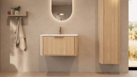 Rond hangend naturel eiken badkamermeubel 80 cm met vlak front en mat witte solid surface wastafel