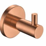 Strakke Grav Handdoekhaak voor de badkamer/toilet, uitgevoerd in geborsteld koper met duurzame PVD-coating. Geschikt voor het ophangen van handdoeken en badjassen. Voor wandmontage. De afwerking sluit exact aan bij de geborsteld koperen PVD-afwerking