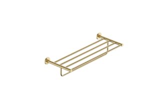 Stijlvol handdoekrek met geïntegreerde handdoekstang uit de Grav serie, uitgevoerd in geborsteld goud met duurzame PVD-coating. Biedt ruimte voor het opbergen en ophangen van handdoeken. Voor wandmontage. De afwerking sluit exact aan bij de geborstel