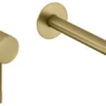 Moderne muurwastafelkraan in geborsteld goud voor wandmontage boven een wastafel of waskom. Voorzien van een duurzame PVD-coating, 5 jaar garantie en verkrijgbaar in 5 kleuren.