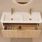Rond naturel eiken badkamermeubel 120 cm met vlak front en dubbele mat witte solid surface wastafel