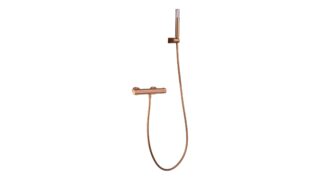 Thermostatische douchekraan in geborsteld koper met duurzame PVD-coating, geleverd als complete set met handdouche, doucheslang van 180 cm en wandhouder. Uit de Riva Bella serie, verkrijgbaar in 6 kleuren en geleverd met 5 jaar garantie.