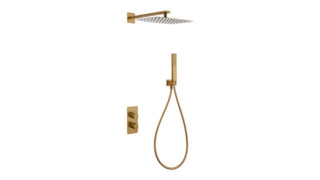 Thermostatische inbouw doucheset in geborsteld goud, geleverd als complete set met handdouche en doucheslang, inclusief inbouwdeel. Uitgevoerd met muuraansluiting. Onderdeel van de Genève serie, uitgevoerd in massief messing en verkrijgbaar in 6 kleu