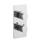 Thermostatische inbouw doucheset in chroom, geleverd als complete set met handdouche en doucheslang, inclusief inbouwdeel. Uitgevoerd met plafondaansluiting. Onderdeel van de Genève serie, uitgevoerd in massief messing en verkrijgbaar in 6 kleuren. V