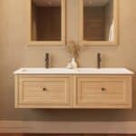 Modern naturel eiken badkamermeubel 140 cm met één lade en mat witte mineraalstenen wastafel