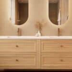 Modern naturel eiken badkamermeubel 200 cm met vier lades en mat witte solid surface wastafel