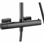 Thermostatische opbouw doucheset in black gun metal met duurzame PVD-coating, geleverd als complete set met handdouche, glijstang en doucheslang. Onderdeel van de Lugano serie, uitgevoerd in massief messing en verkrijgbaar in 6 kleuren. Voorzien van