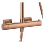Thermostatische opbouw doucheset in geborsteld koper, geleverd als complete set met handdouche, glijstang en doucheslang. Onderdeel van de Lugano serie, uitgevoerd in massief messing en verkrijgbaar in 6 kleuren. Voorzien van 5 jaar garantie.