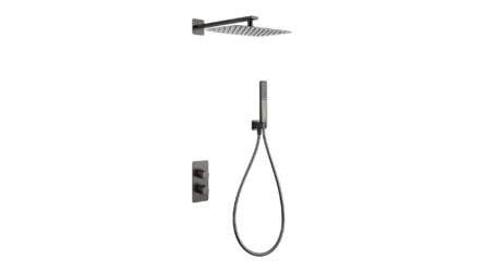 Thermostatische inbouw doucheset in black gun metal met duurzame PVD-coating, geleverd als complete set met handdouche en doucheslang, inclusief inbouwdeel. Uitgevoerd met muuraansluiting. Onderdeel van de Lugano serie, uitgevoerd in massief messing