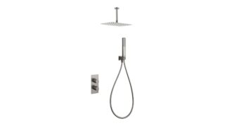 Thermostatische inbouw doucheset in geborsteld nikkel, geleverd als complete set met handdouche en doucheslang, inclusief inbouwdeel. Uitgevoerd met plafondaansluiting. Onderdeel van de Genève serie, uitgevoerd in massief messing en verkrijgbaar in 6